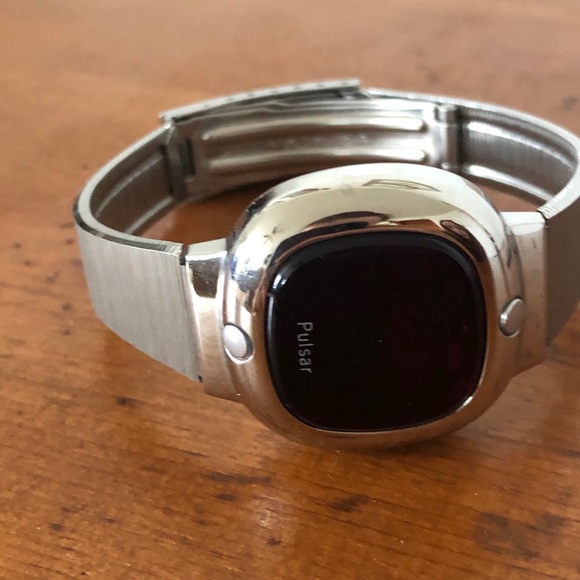 Vintage women’s Pulsar watch main image 4